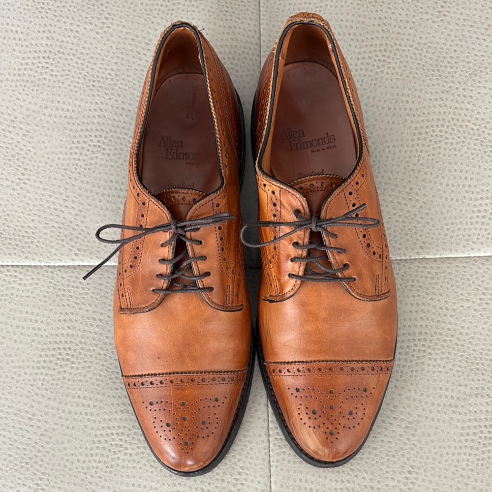 Allen Edmonds Brown Leather Oxford Shoes with Brogue Detailing